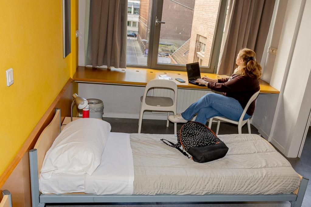 Youth Hostel Van Gogh Saint-Josse-ten-Noode ภายนอก รูปภาพ