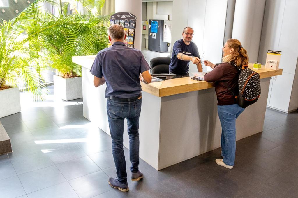 Youth Hostel Van Gogh Saint-Josse-ten-Noode ภายนอก รูปภาพ